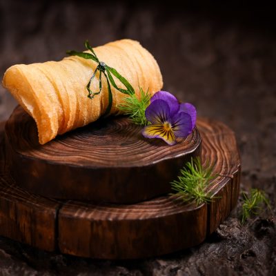 6. 芹黃燒鵝春卷 Roasted goose and celery spring rolls