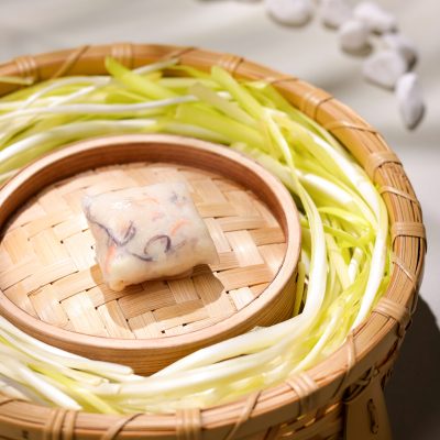 Jing Zhe 驚蟄 - Shredded chicken and yellow chives roll 韭黃鷄絲粉包